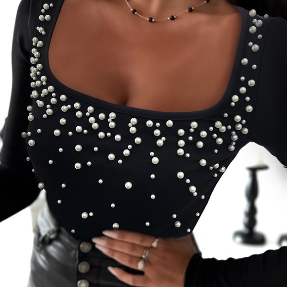 NWT 🏷️ THE LIZETTE COLLECTION 🖤 BLACK & PEARL LONG SLEEVE CROP TOP - Picture 1 of 3